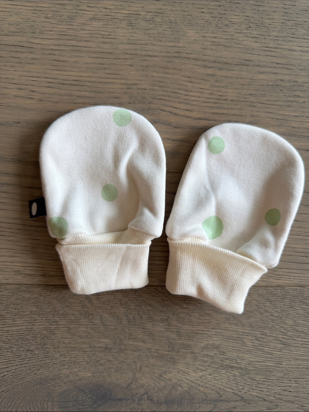 Oeuf Cream Baby Mittens with Light Green Dots